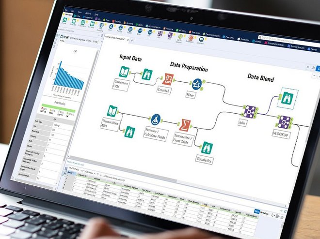 Ein Laptop mit Alteryx geöffnet.